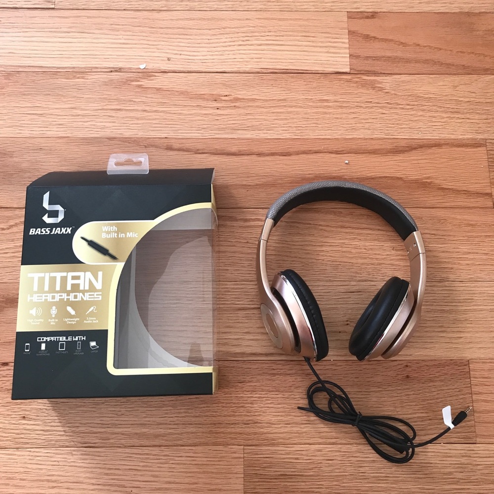 Bass Jaxx headphones in pink champagne!!!